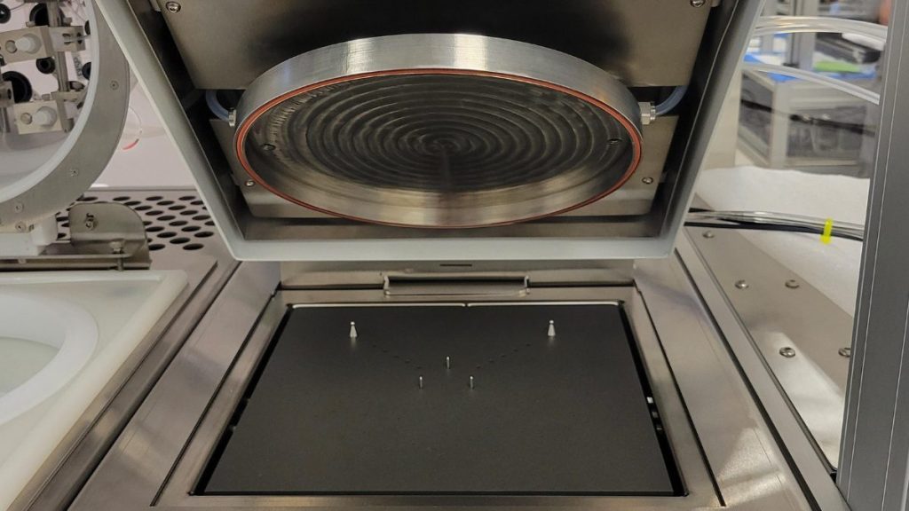 A photograph of the custom Cee® Apogee® HMDS Vapor Prime process module for X-Pro II Workstation